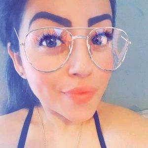 Meet your Posher, Adriana